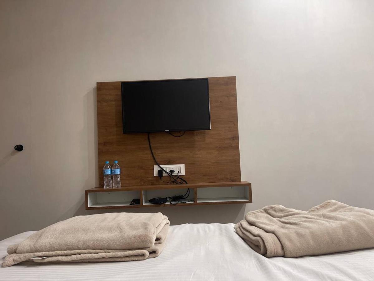 Hotel Nilkanth Navsari Exterior foto